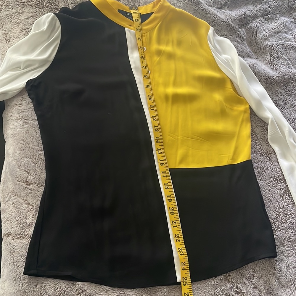 JULIO, Colorblocked Split-Neck Blouse - Picture 14 of 14